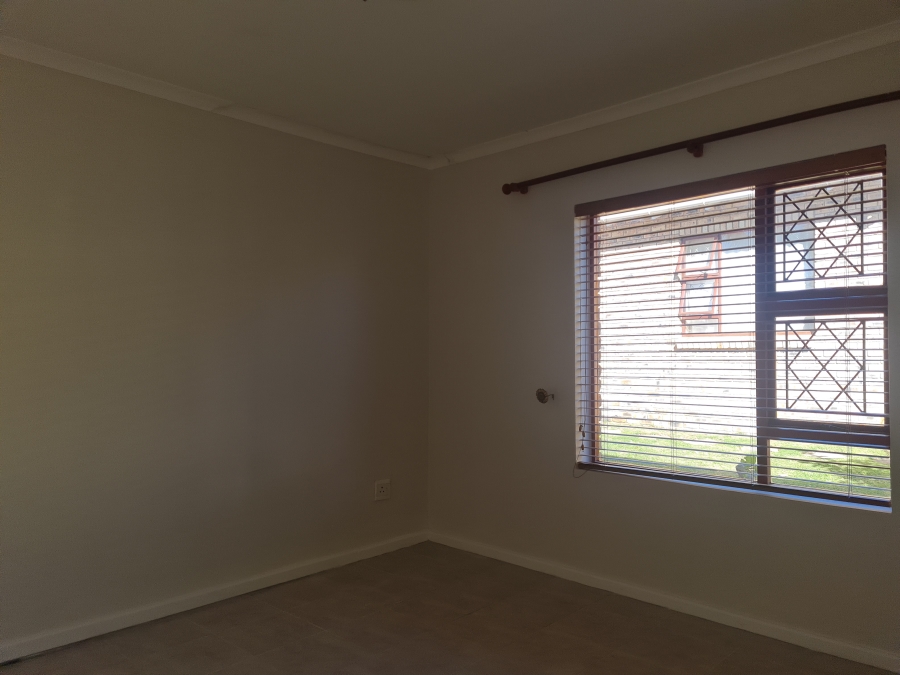 To Let 2 Bedroom Property for Rent in Wavecrest Eastern Cape